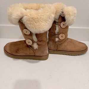Ugg boots size 6. Tall tan with buttons.